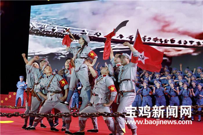 高速交警紧急搬运挽损